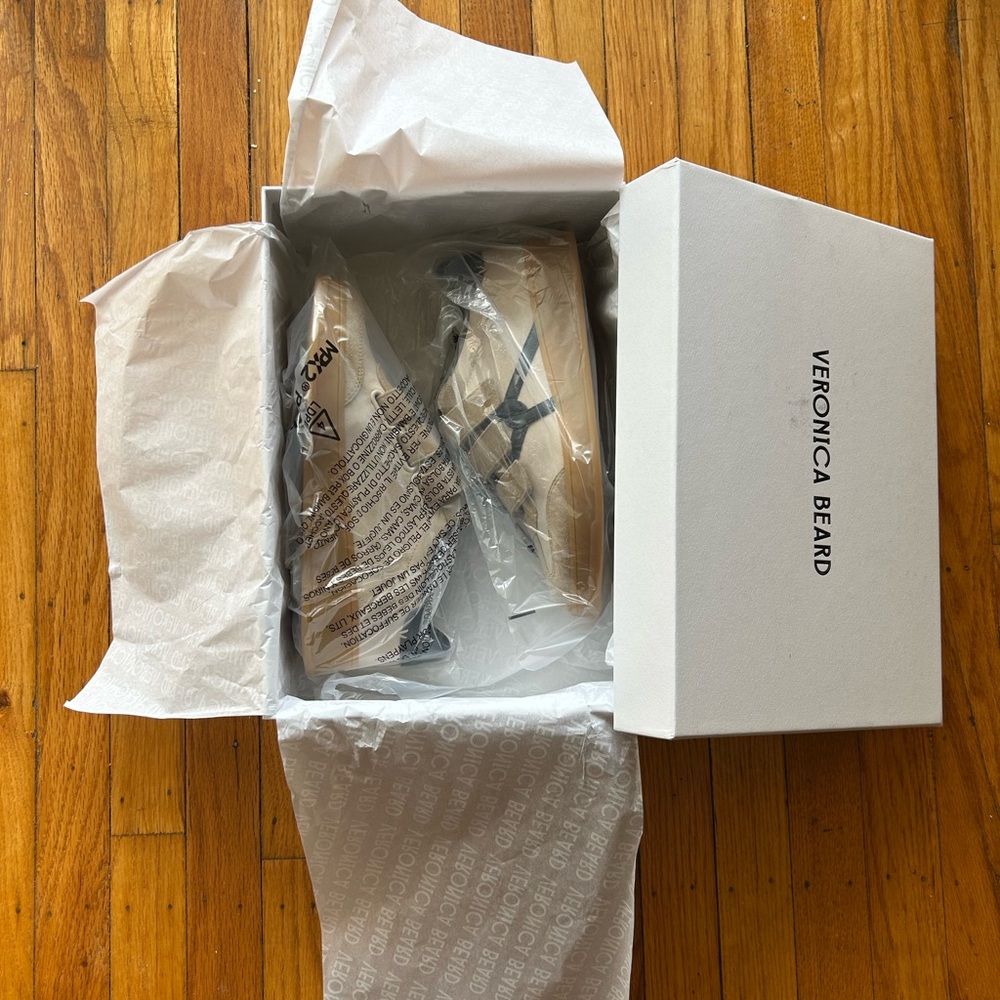 NEW Veronica Beard Reagan Velcro Sneakers. - Picture 5 of 5